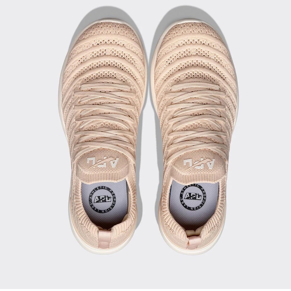 🆕 NWT Women's APL TechLoom Wave Warm Tennis Shoes in Silk / Ivory (Size 9.5)